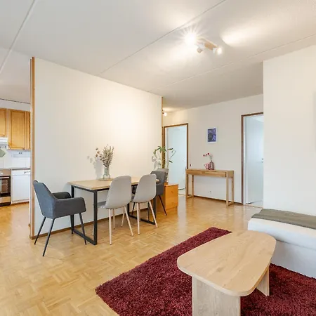 Two-bedroom With A Terrace And Sauna شقة روفانييمي